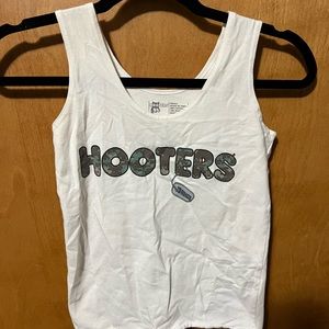 COLLECTIBLE Hooters “We Salute Our Troops” crop tank top